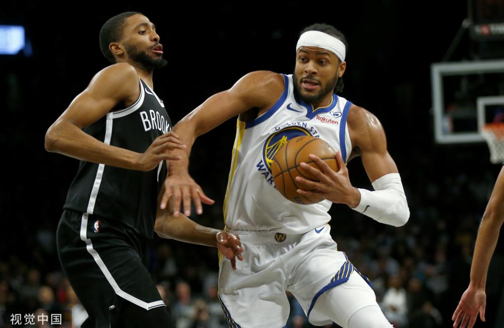 赛后接受采 赛后接受采